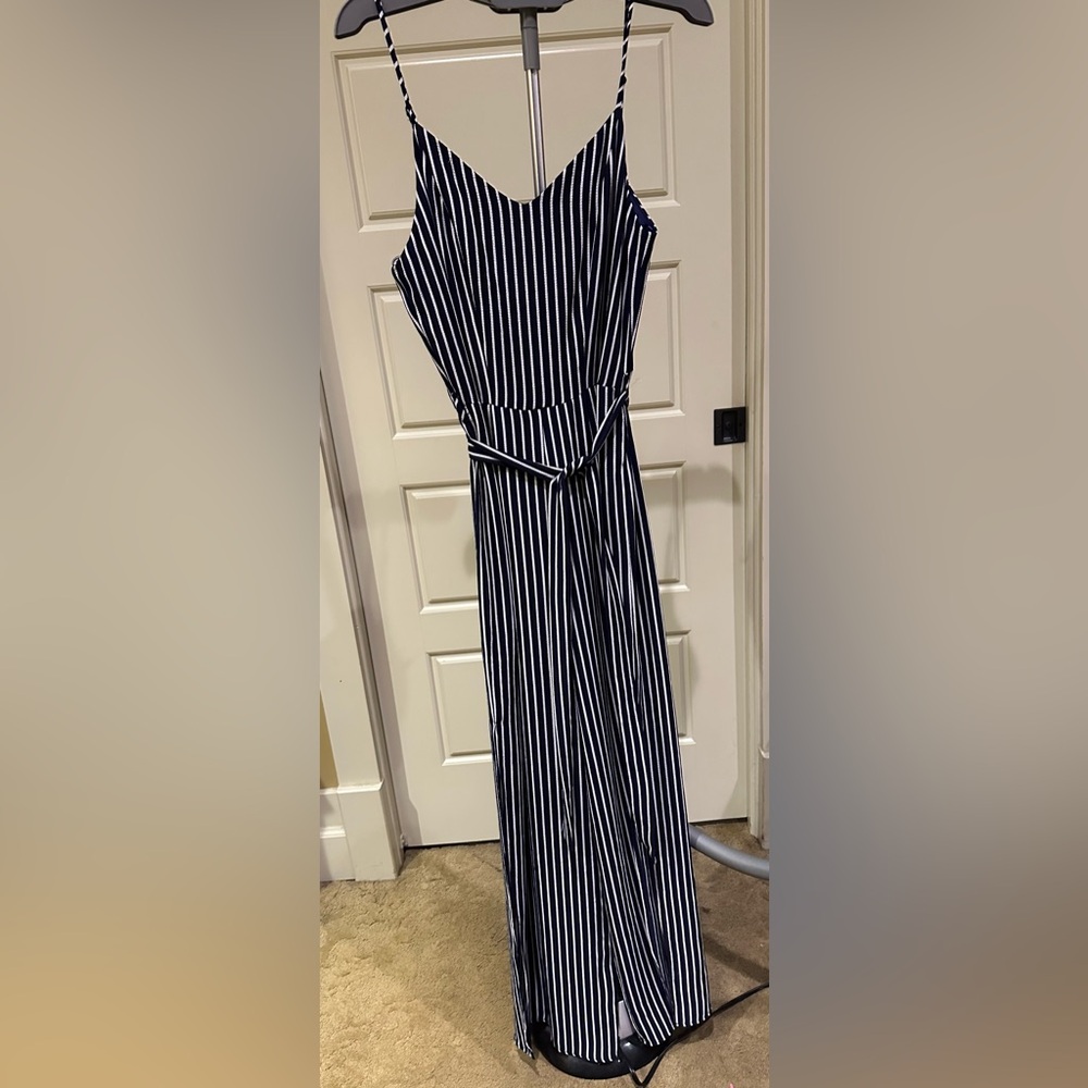 New with tags stripe jumpsuit (navy and White) wide legs. Size Medium